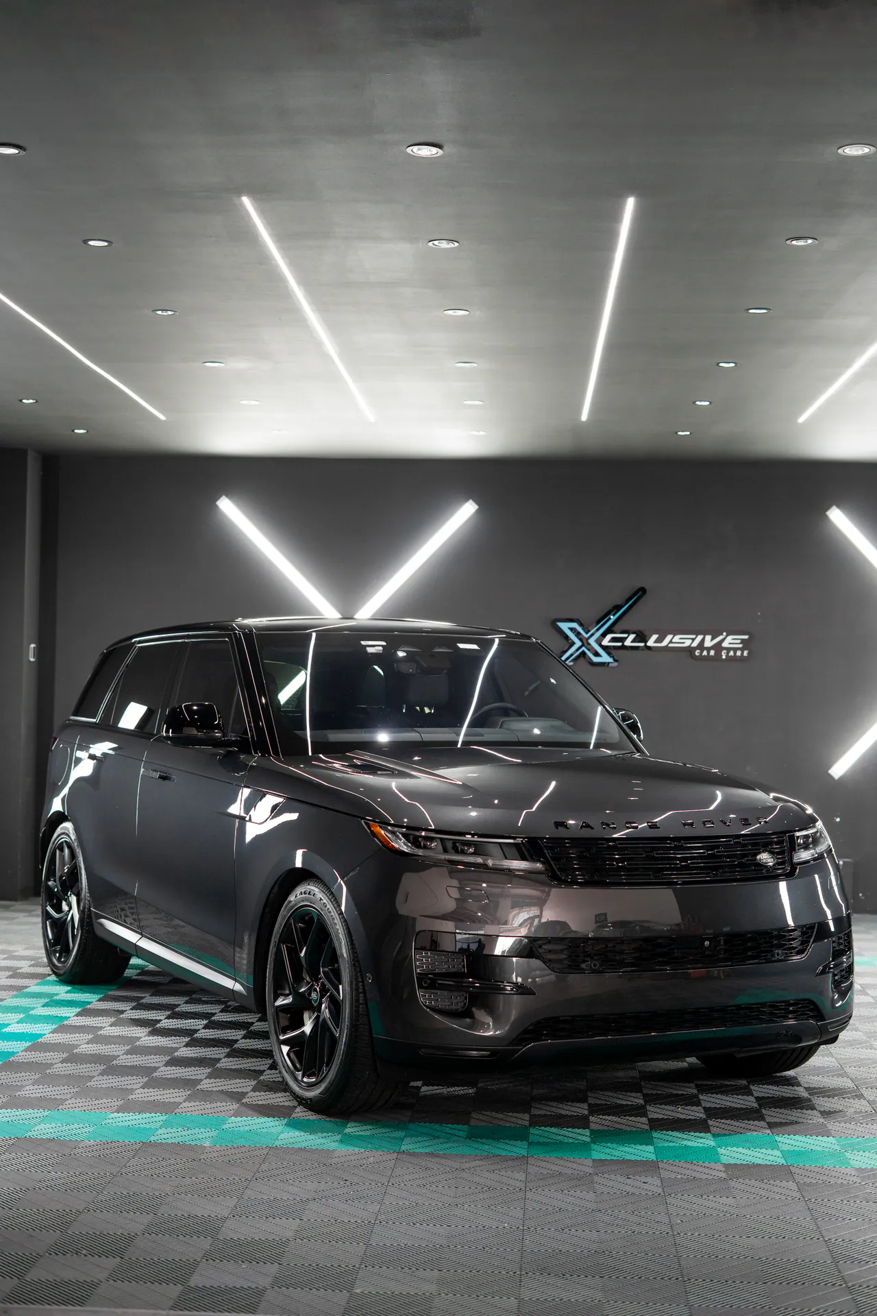 Range Rover gris en Xclusive Car Care